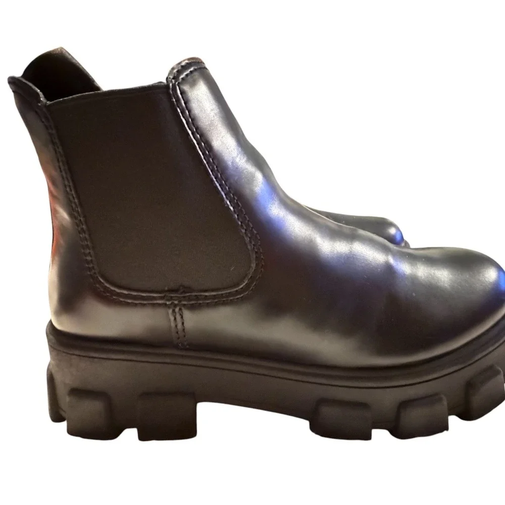 Circus by Sam Edelman Darielle Black Lug Sole Chelsea Ankle Boots Womens 11